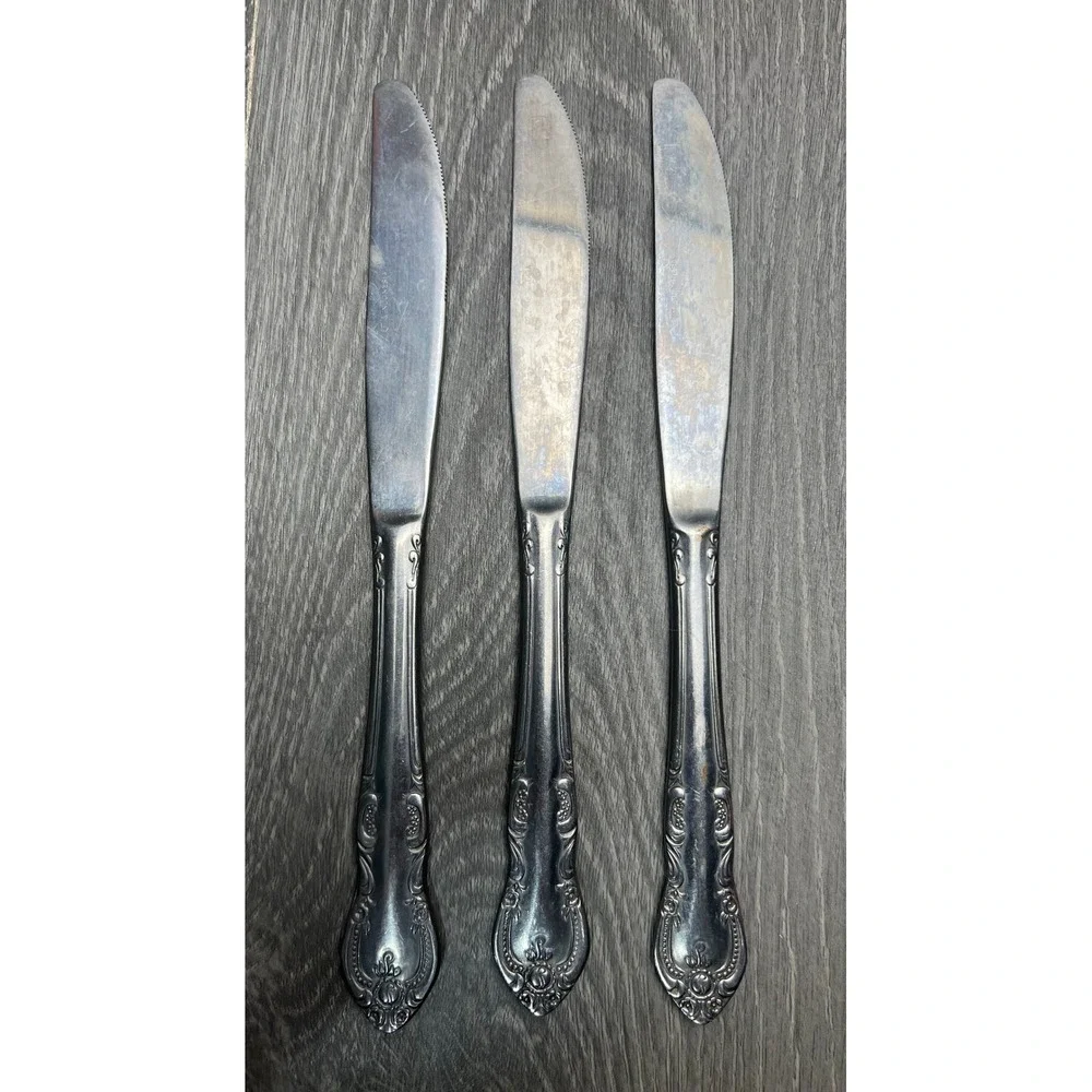 Oneida Stainless Steel Dinner Knives Set of 3 Floral Scroll Pattern 8.5 Inch